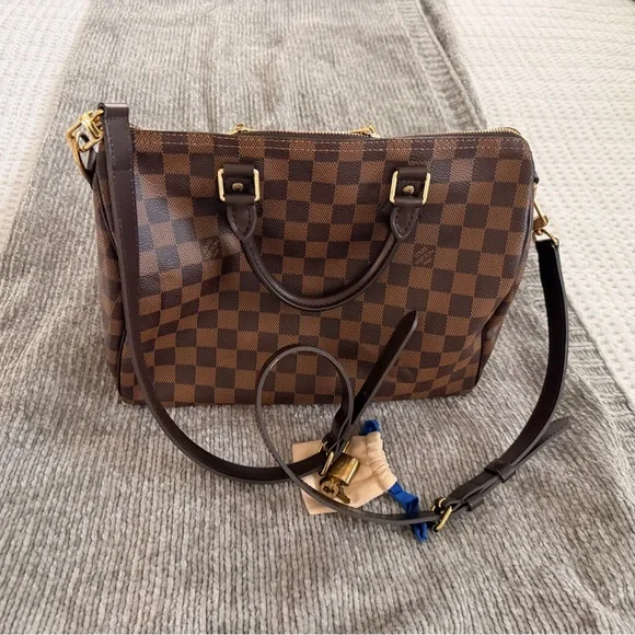 Speedy Bandoulière 30

Damier Ebene Handbag Louis Vuitton ® - Picture 2 of 10